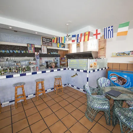 百慕大亚伯公寓酒店 *